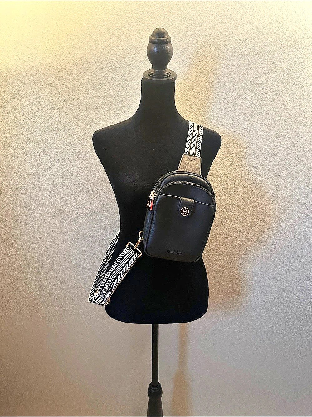 BOSTANTEN Women Leather Crossbody Sling Bag Black  NWT